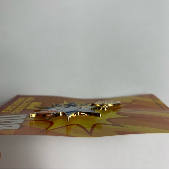 Walt Disney Exclusive Character Trading Pin - Bolt - New on original back. - Picture 5 of 8